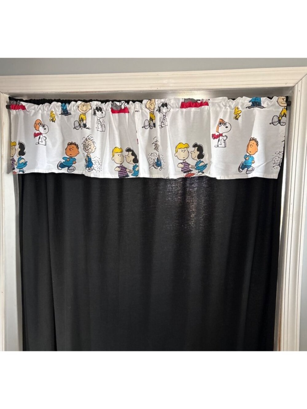 Peanuts Cartoon Valance Snoopy Woodstock Lucy Linus Fun Room Decor 56"x11" Retro